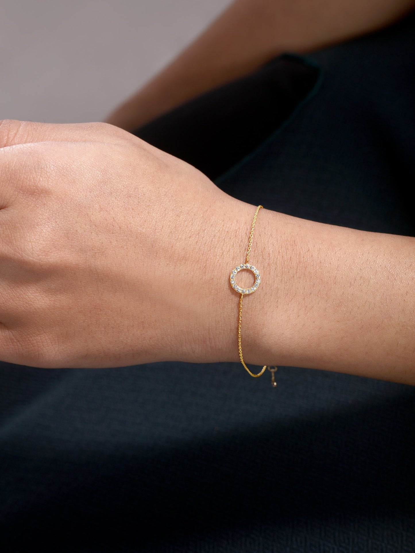 Solid Gold 0.2ct Natural Diamond Circle Round Charm Chain Bracelet